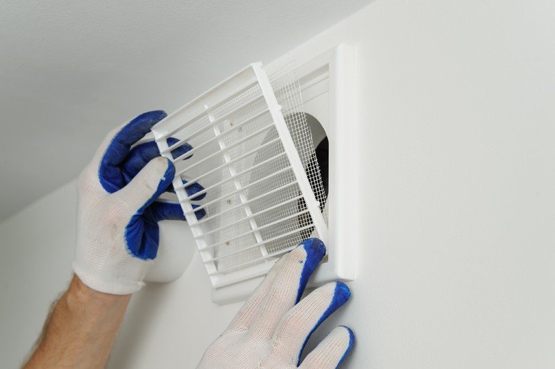 Как проверить вентиляцию в квартире: работает ли проветривание в ванной или  вытяжка на кухне