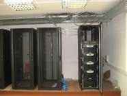 Параллельные ИБП Eaton BladeUPS в стойке 42U